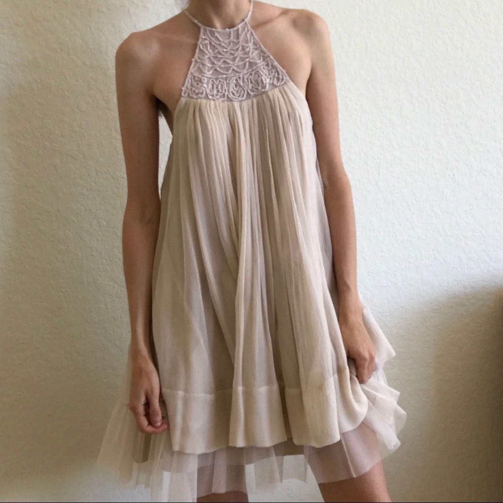 BCBG silk beige/ cream gorgeous dress size 0 xs/s